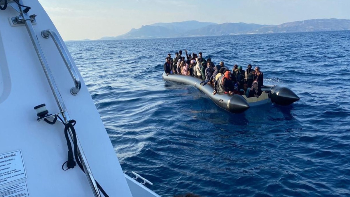 zmir aklarnda ok sayda dzensiz gmen kurtarld