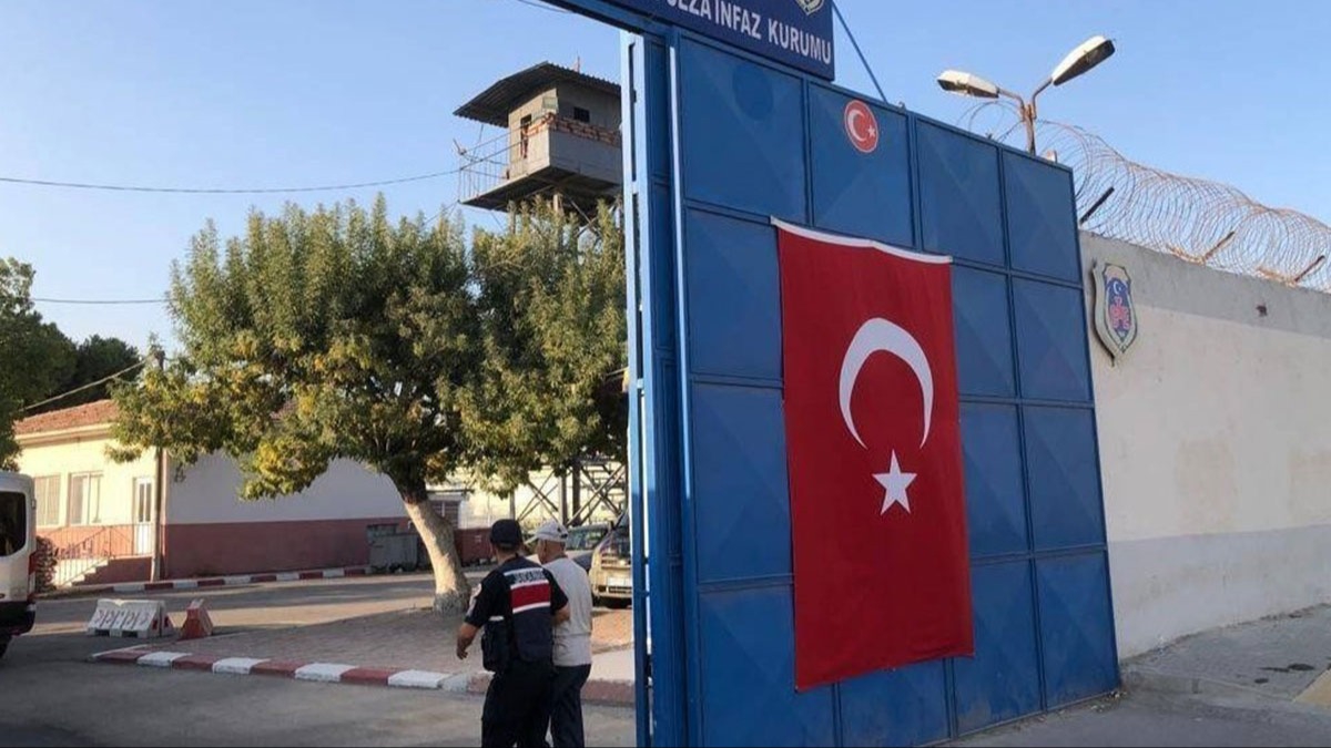 Sahte kimlikle yakalanan zanlı 16 yıldır aranan cinayet şüphelisi çıktı