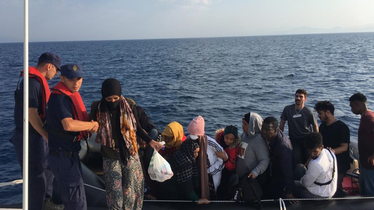 Yunanistan tarafndan Trk kara sularna itilen ok sayda dzensiz gmen kurtarld