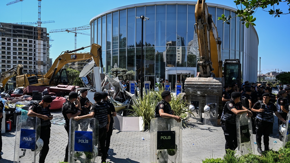 İBB'nin yıkım işleminde arbede: Valilikten açıklama geldi