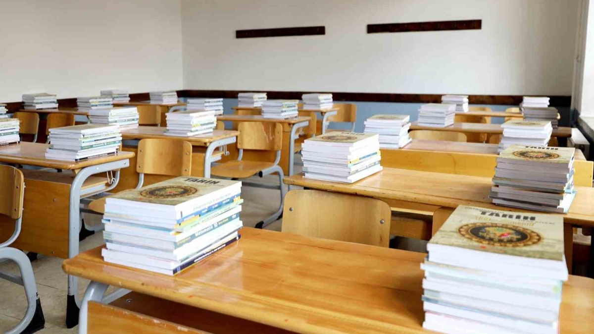 Okul hazrlklar balad, cretsiz ders kitaplar sralardaki yerini ald