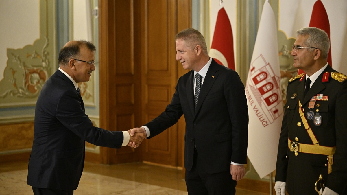 stanbul Valisi Gl, Zafer Bayram tebriklerini kabul etti