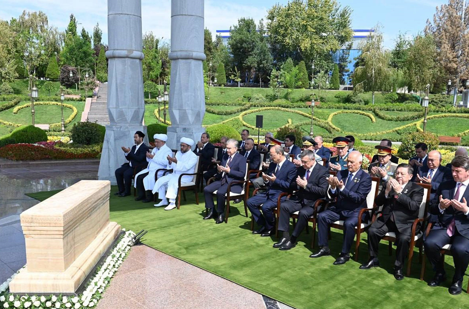 zbekistan'da Sovyet kart 'siyasi bask kurbanlar' anld