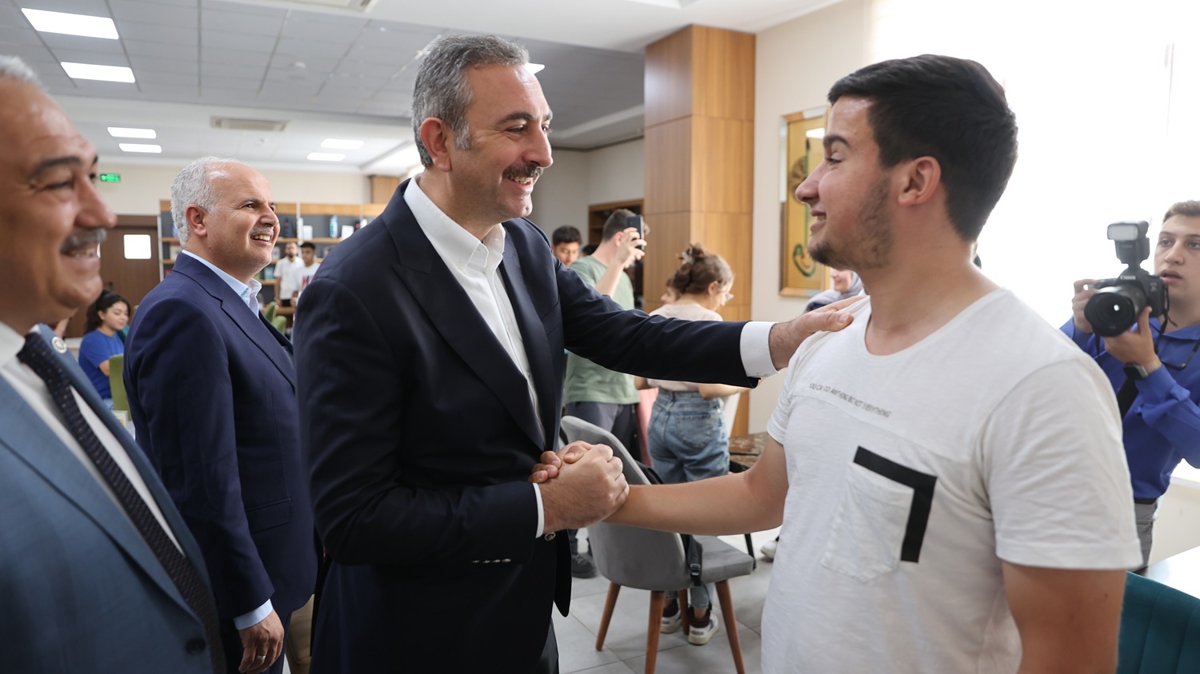 AK Parti Grup Bakanvekili Gl, Gaziantep'te genlerle bulutu 