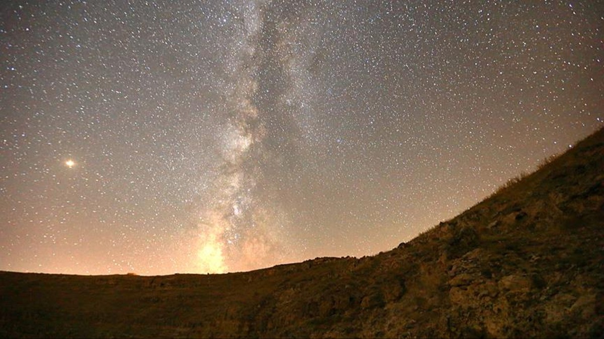 5 dev meteor Dünya'ya yakın mesafeden geçecek