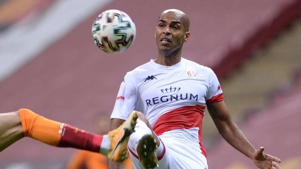 Antalyaspor'dan Naldo'nun ailesi iin ''gemi olsun'' mesaj