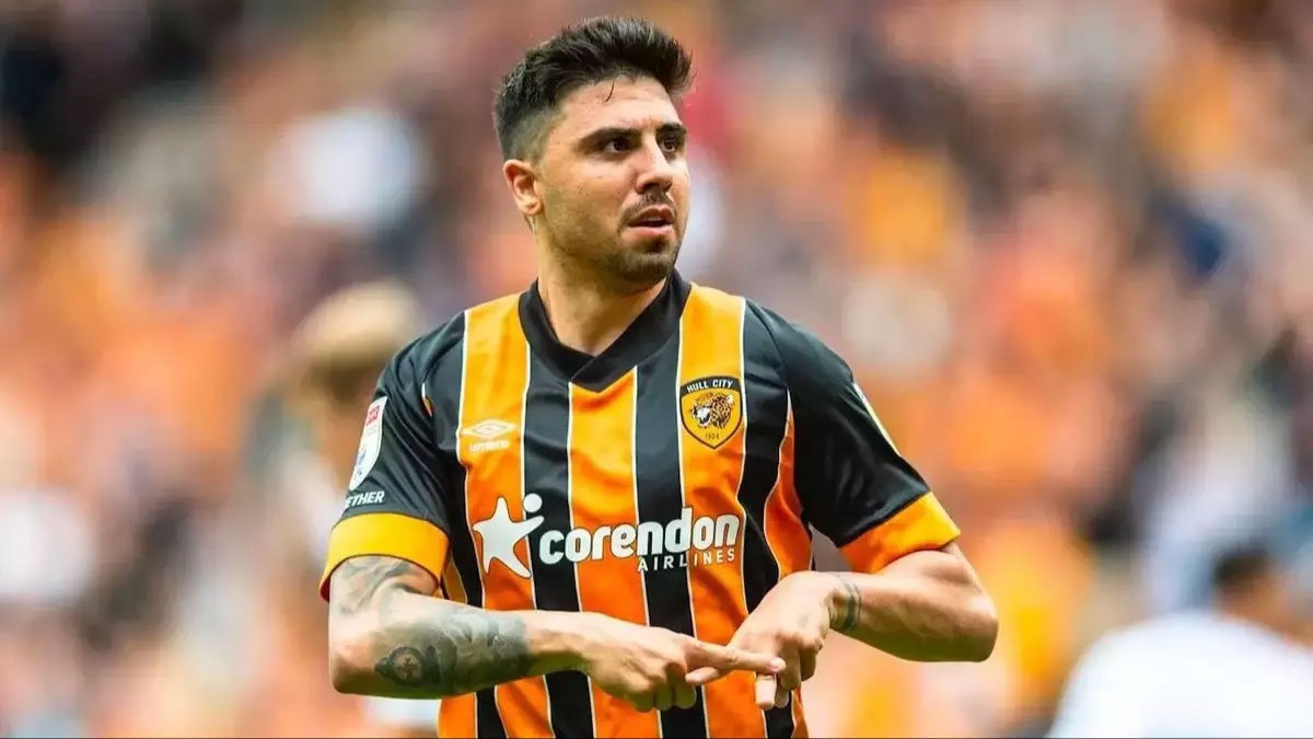 İngiltere'de Ozan Tufan rüzgarı! ''Ayın Oyuncusu'' ödülüne aday gösterildi