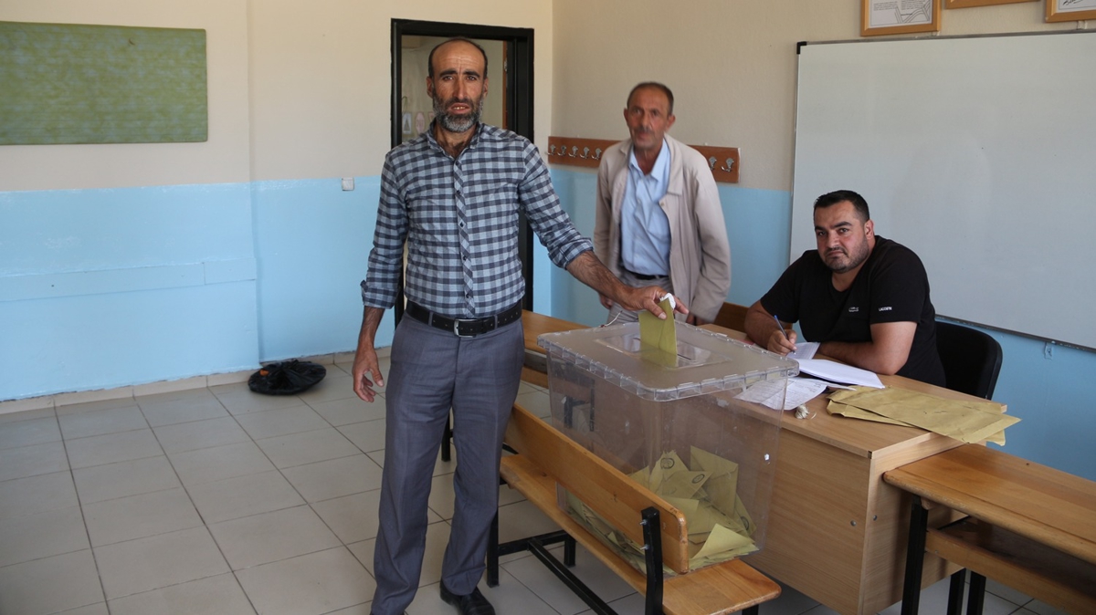 Bitlis'te 1357 nfuslu kyn mahalle olmas iin halk oylamas yapld 