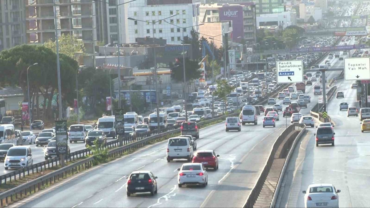 Okullar ald: stanbul'da trafik kilit