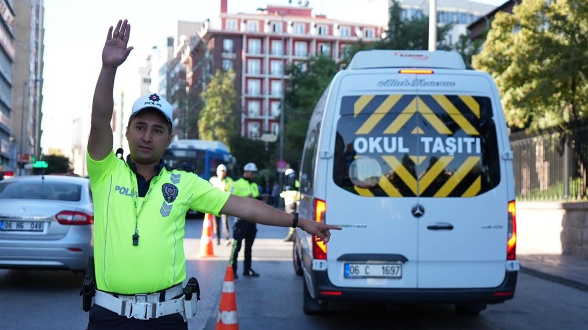 lke genelinde e zamanl okul evreleri ve servis aralar denetimi yapld 
