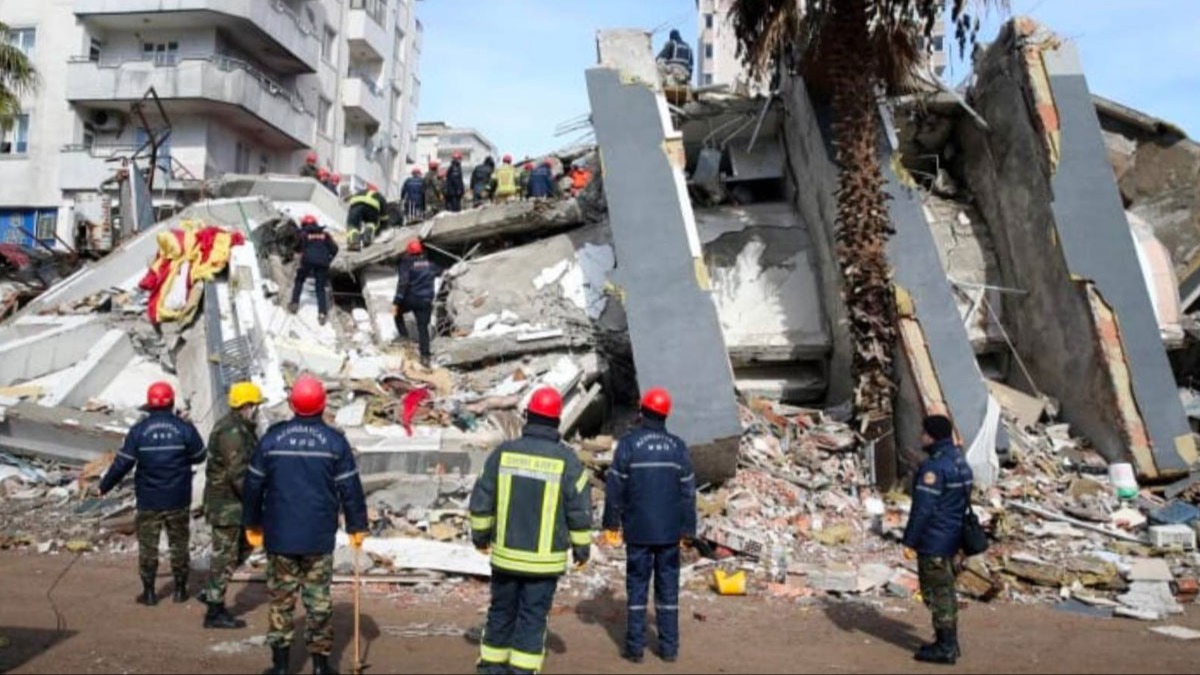 Kolon keserek 35 kişinin ölümüne neden olan pastanecilere yakalama kararı çıkarıldı