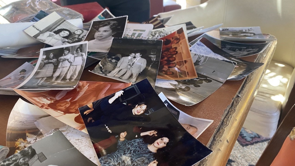 Enkazlardan karlan siyah beyaz' fotoraflar sahiplerini bekliyor