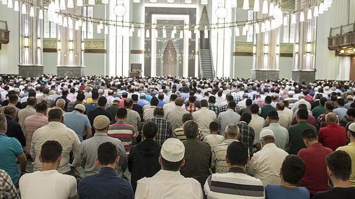 Cuma namaznda ''Ahilik: Drstlk ve Merhameti Ticarete Hakim Klmak'' konulu hutbe okundu