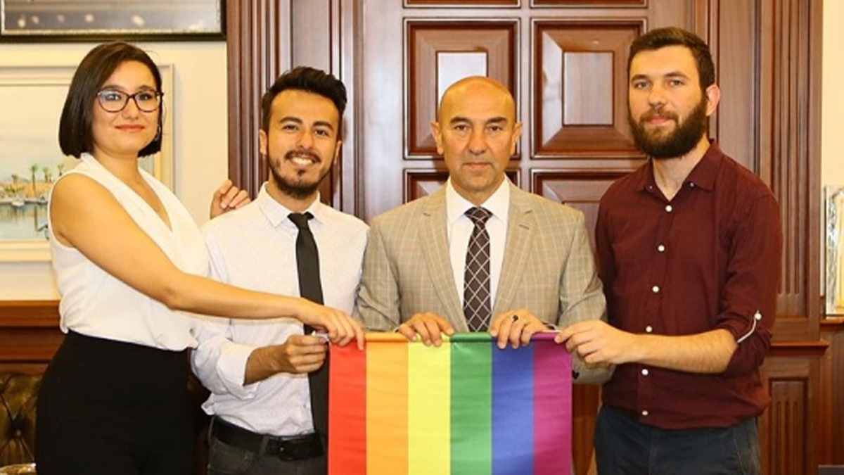 AK Parti'den Tun Soyer'e tepki: Sizden beklenen zmir'e hizmettir 