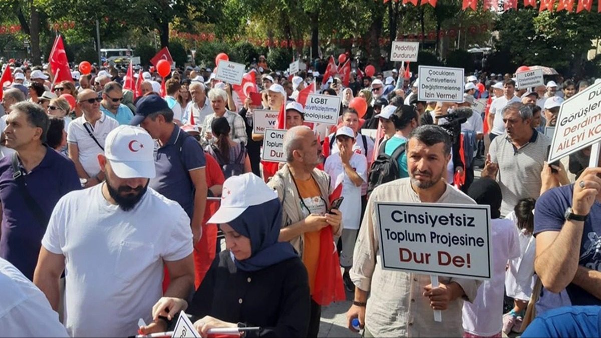 Büyük Aile Platformu, sapkın LGBT propagandasına karşı Saraçhane'de buluştu