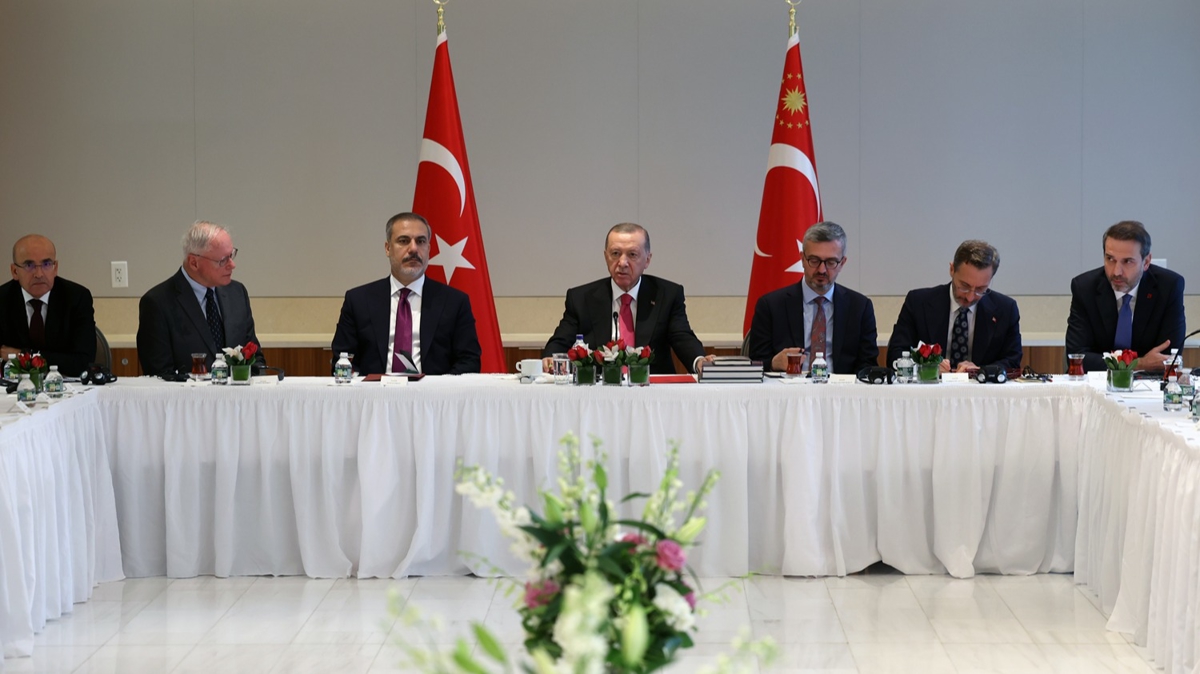 Trkevi'nde diplomasi trafii... Bakan Erdoan: Kresel oyuncu haline geldik