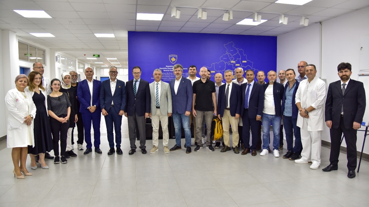 Trk doktorlar Kosova'daki 16 ocuu ameliyat edecek