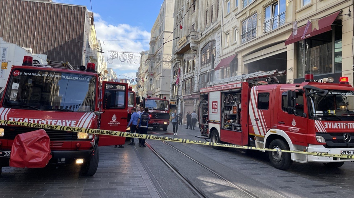 Beyoğlu'nda iş merkezinde yangın