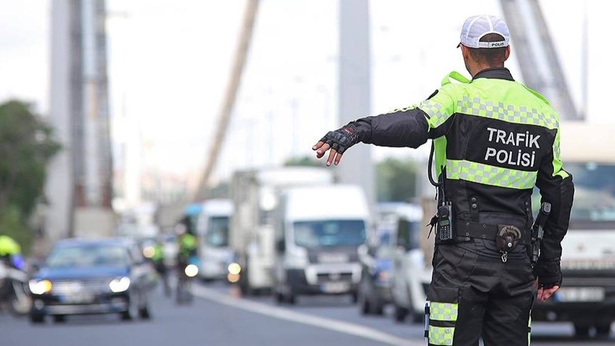 stanbul'da dn konvoyunda drift yapan srclere 146 bin lira ceza kesildi 