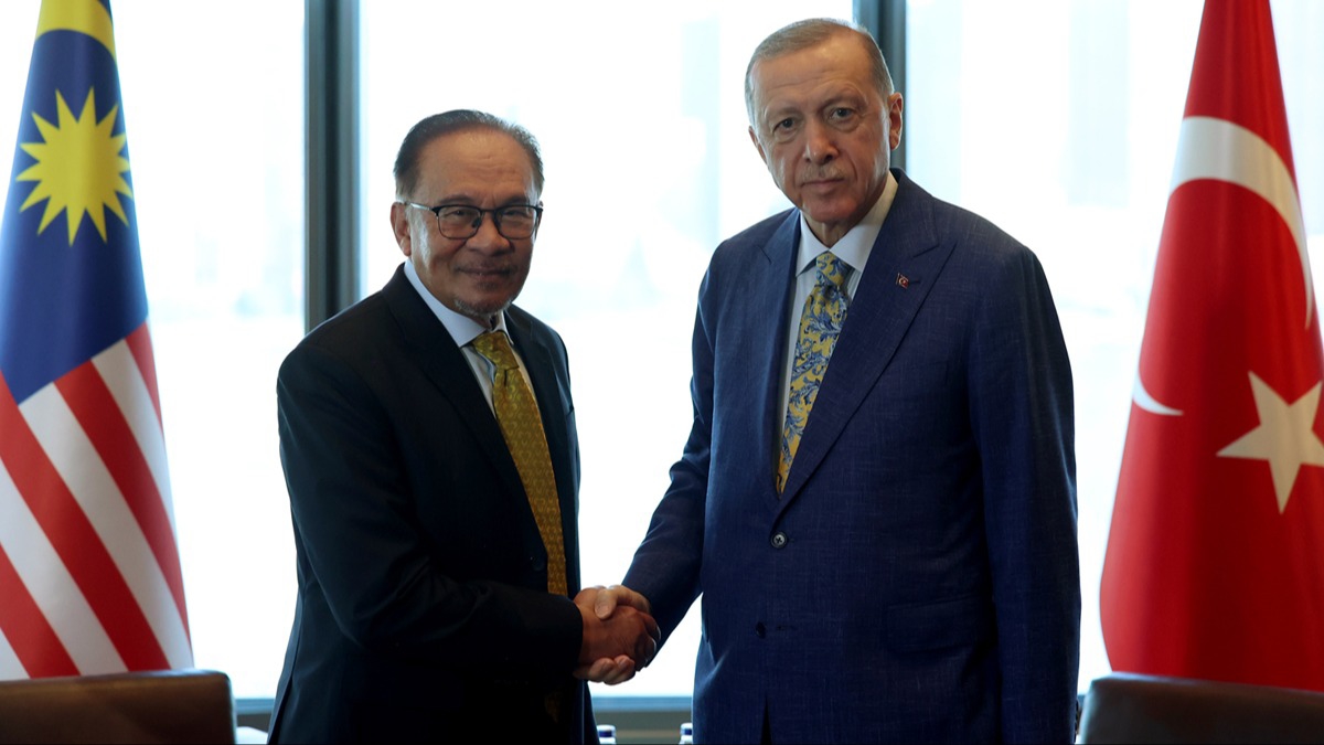 Bakan Erdoan ile Malezya Babakan Enver'den slam kart saldrlara kar ortak ar