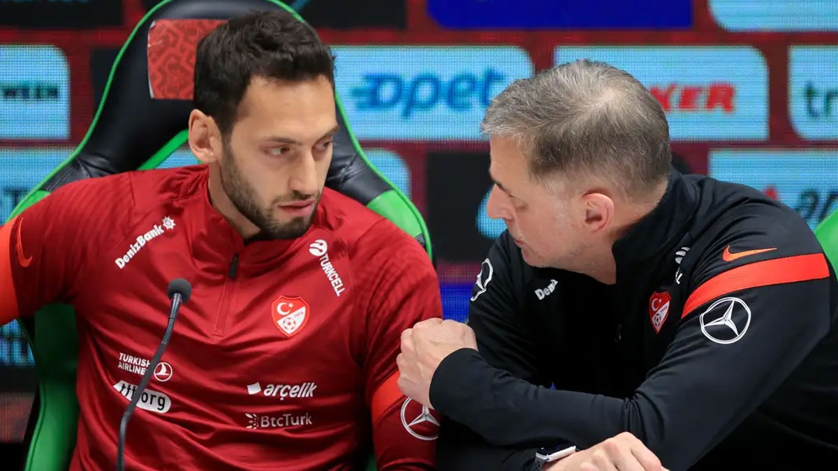 Hakan alhanolu'ndan arpc aklamalar! ''Kuntz, gen takm hocasyd''