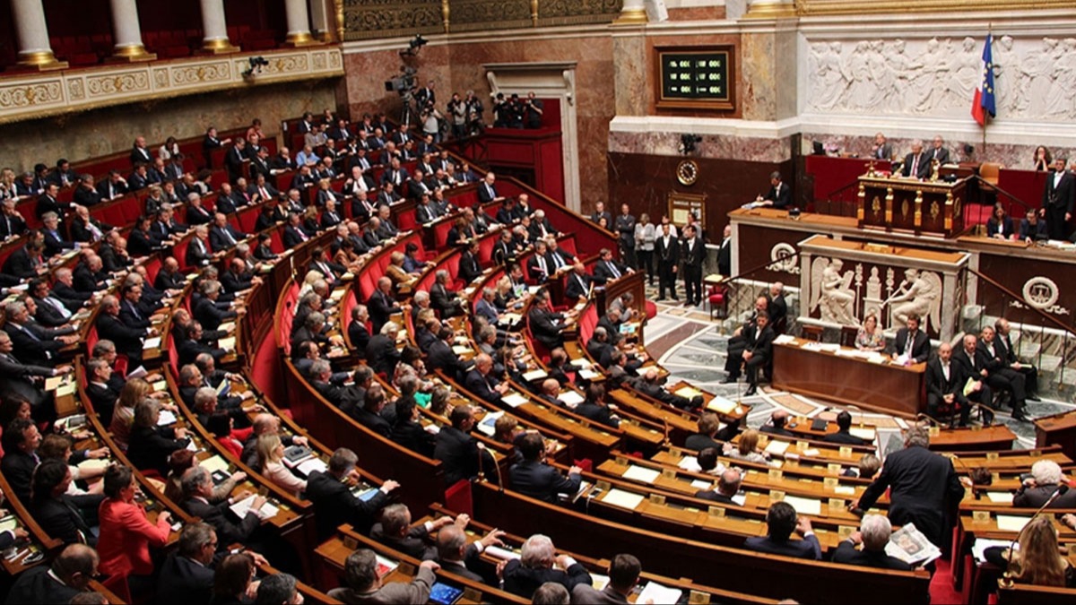 ngiltere Kral, Fransz senatosunda konutu