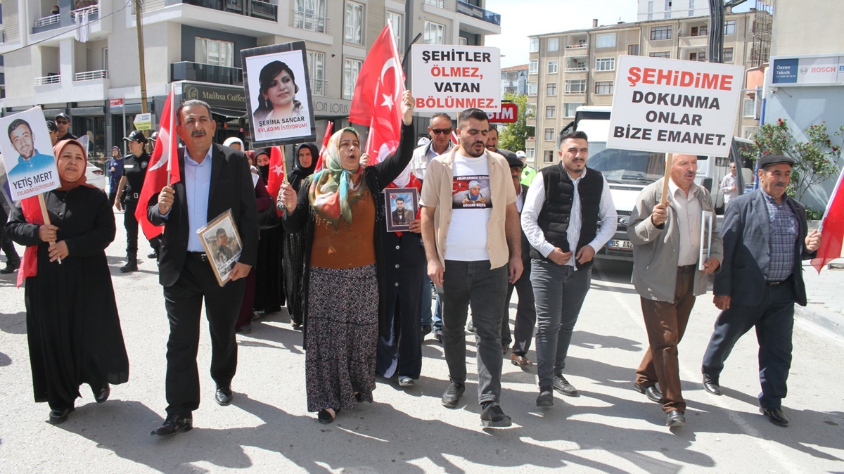 Vanlı aileler HDP İl Başkanlığı önündeki eylemlerini sürdürdü