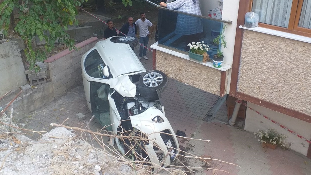 ekmeky'de otomobil apartmann bahesine devrildi