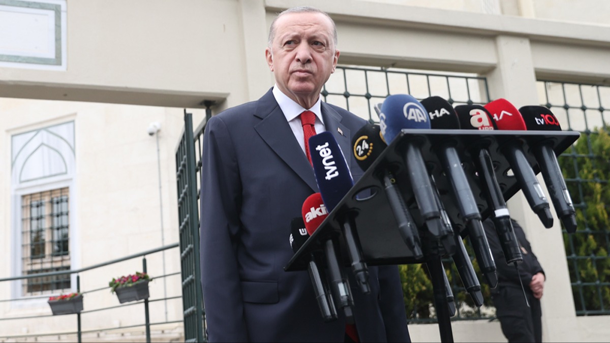 Cumhurbakan Erdoan, cuma namazn Hz. Ali Camisi'nde kld