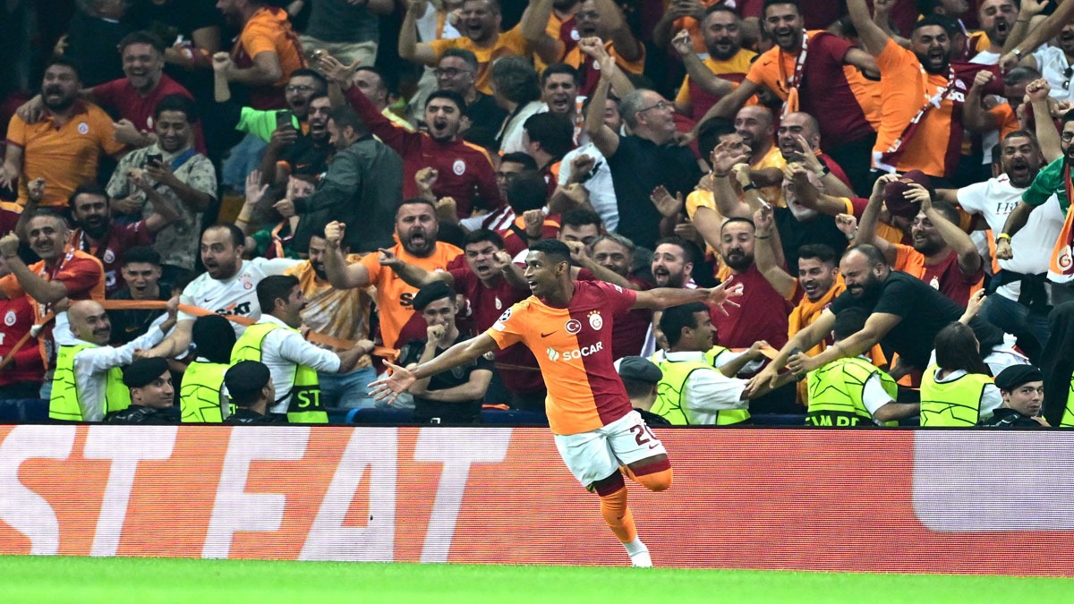 Galatasaray kasasn doldurmaya devam ediyor