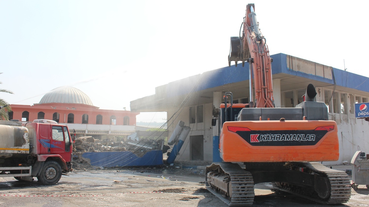 Depremlerde ağır hasar almıştı: İskenderun Otogarı yıkıldı 
