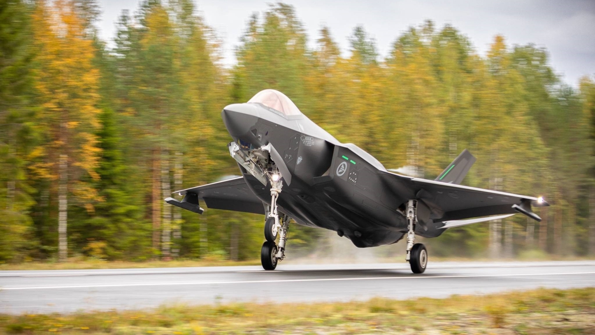 Otoyola ilk kez bir F-35 sava ua ini yapt