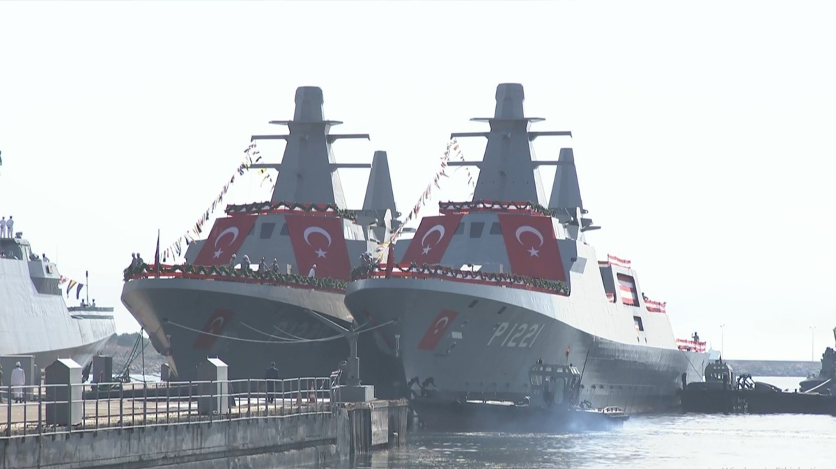 ''TCG Akhisar'' ve ''TCG Kohisar'' denize indirildi