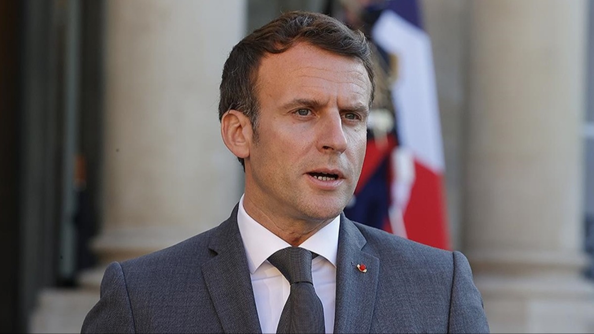 ki lke arasnda krize neden olmutu... Macron birka saat sonra Fransa'ya geleceini belirtti