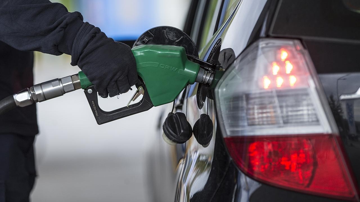 Ara sahiplerine iyi haber! Benzine indirim geliyor