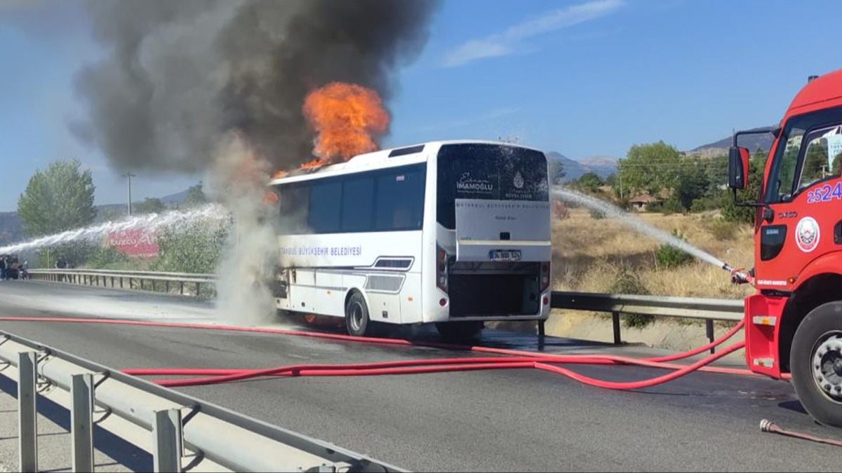 İBB'nin otobüsü alev alev yandı