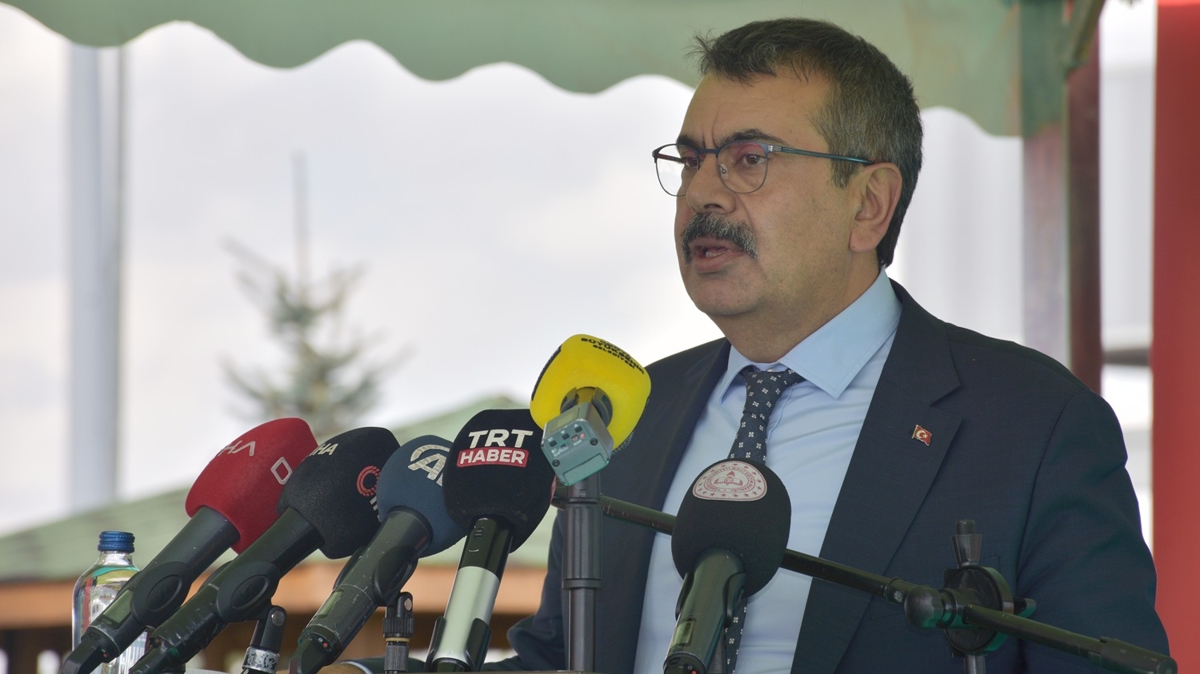 Bakan Tekin: Dijital bamllk ocuklarmzn psikolojilerini altst ediyor