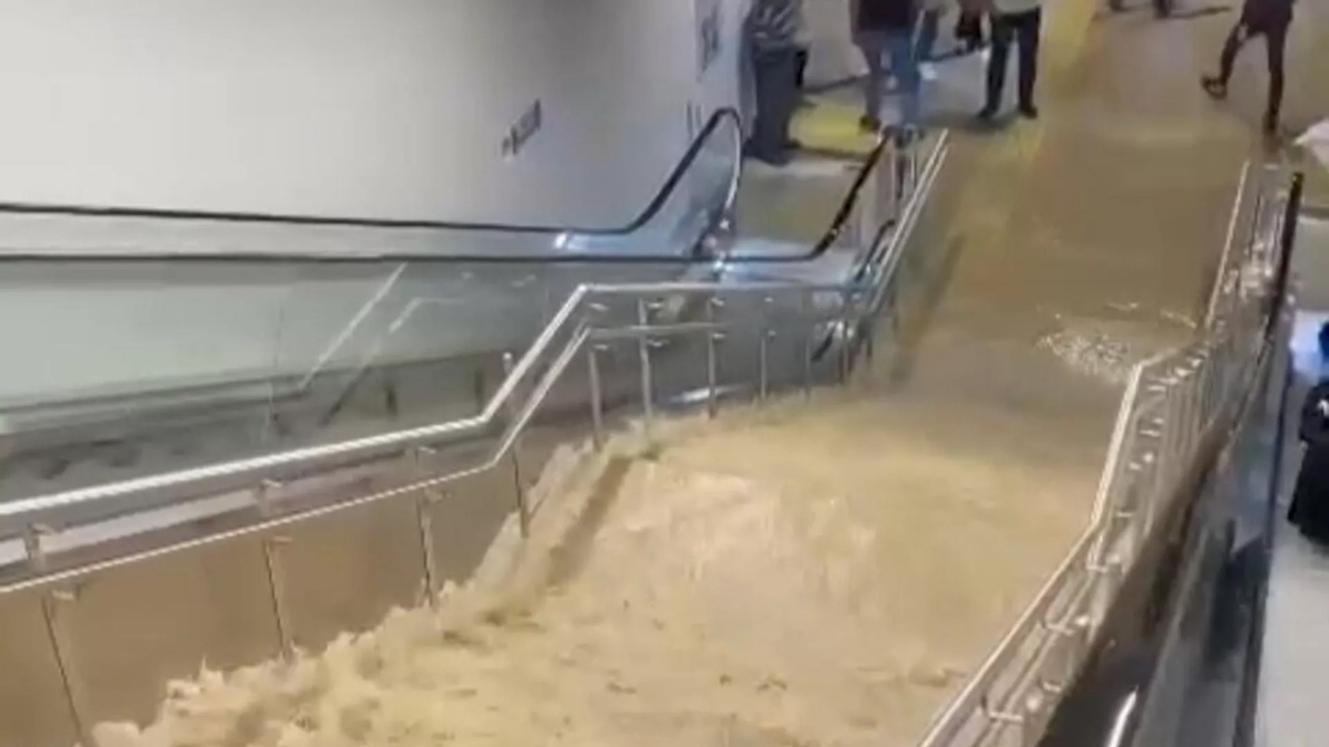 Pendik'te metro duran su bast