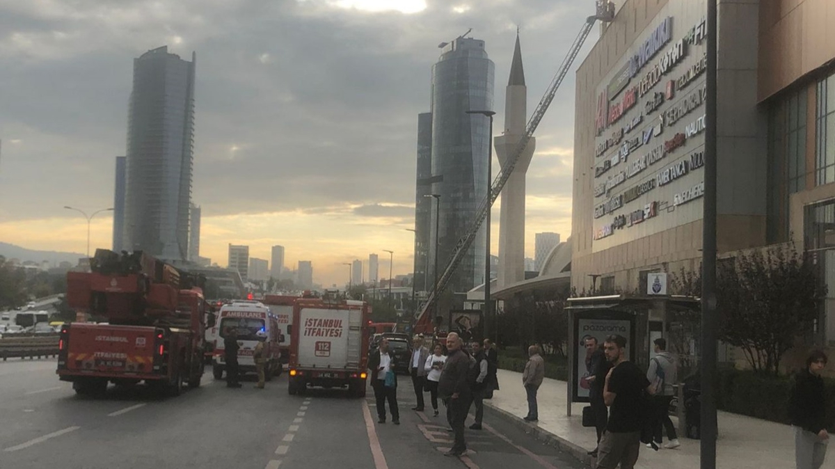 Maltepe'de bir AVM'de yangn kt