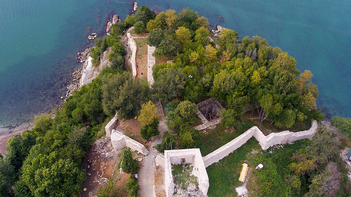 Turistlerin urak noktas: Ceneviz Kalesi