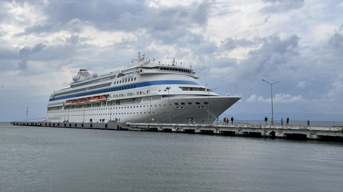 787 yolcusu bulunan ''Astoria Grande'' Sinop'a ulat