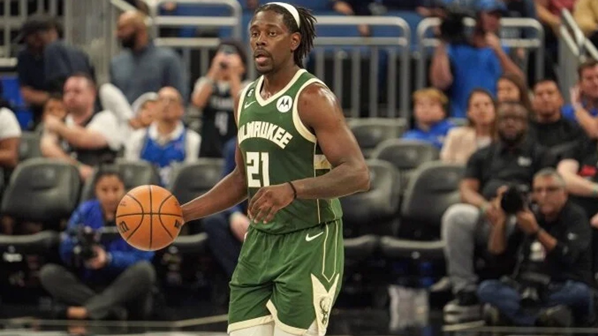 Boston Celtics Jrue Holiday'i takaslad