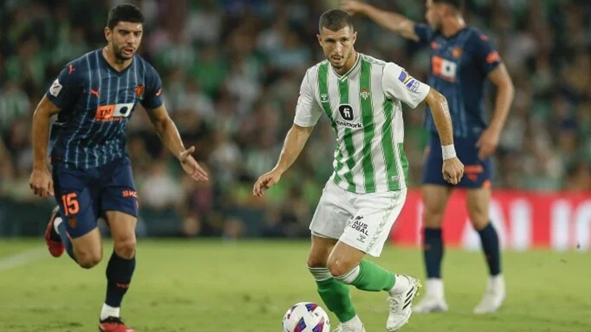 Cenk zkaar'l Valencia, Betis'e arpld!