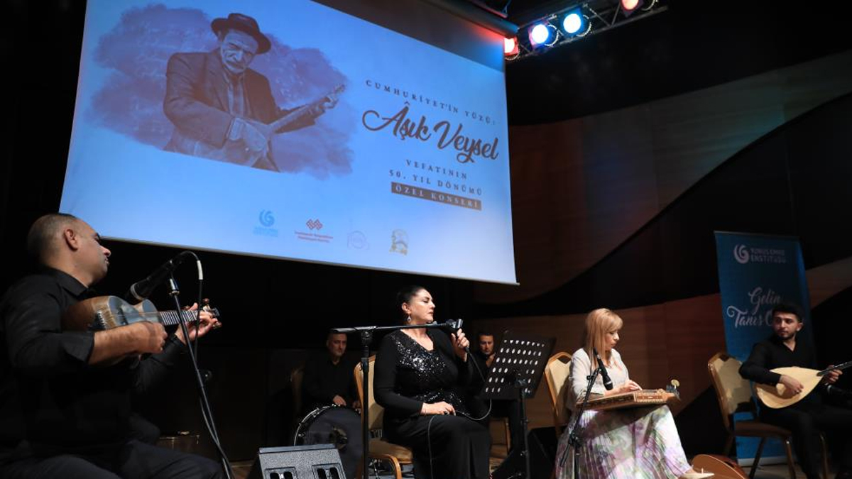 A��k Veysel vefat�n�n 50. y�l d�n�m�nde Azerbaycan'da an�ld�