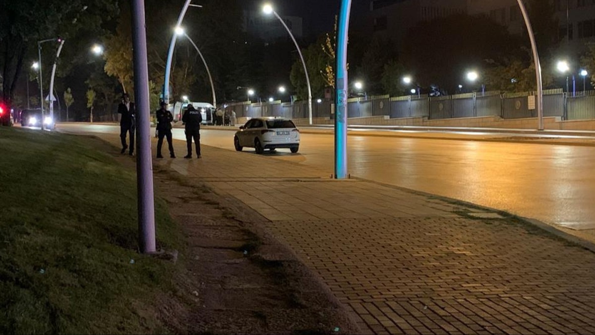 Ankara'da pheli paket fnye ile patlatld