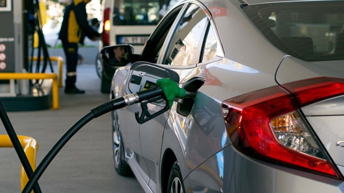 Benzine byk indirim: Pompaya yansd