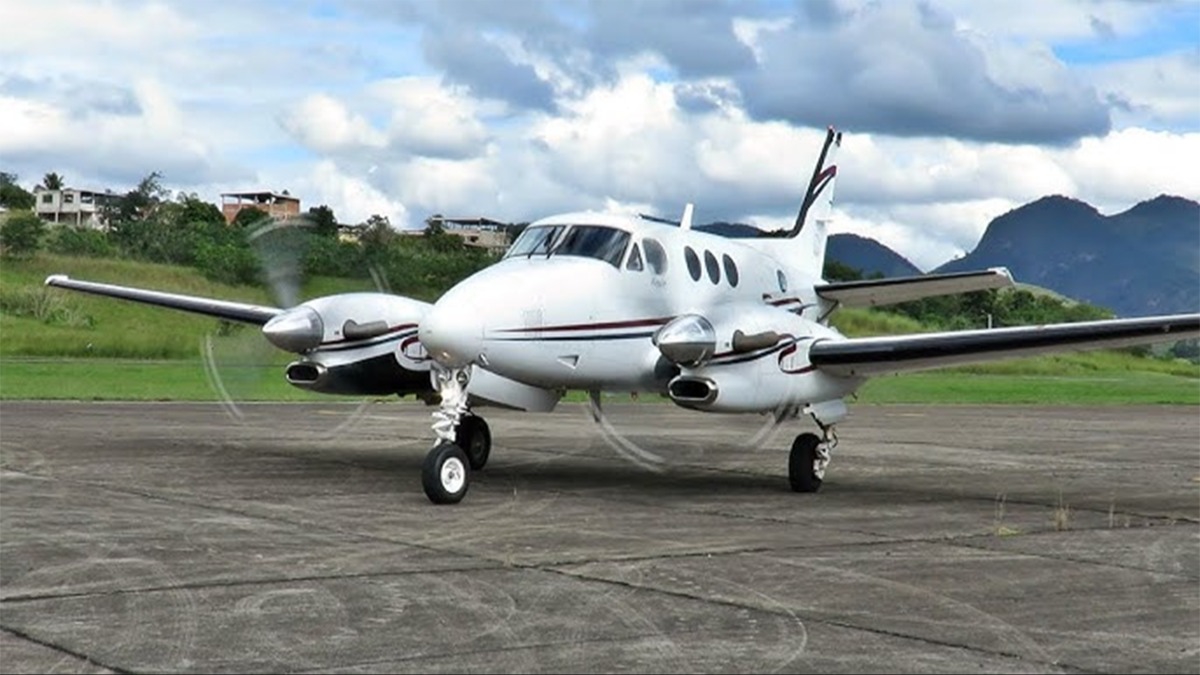 Uak hangara arpt: 2 l