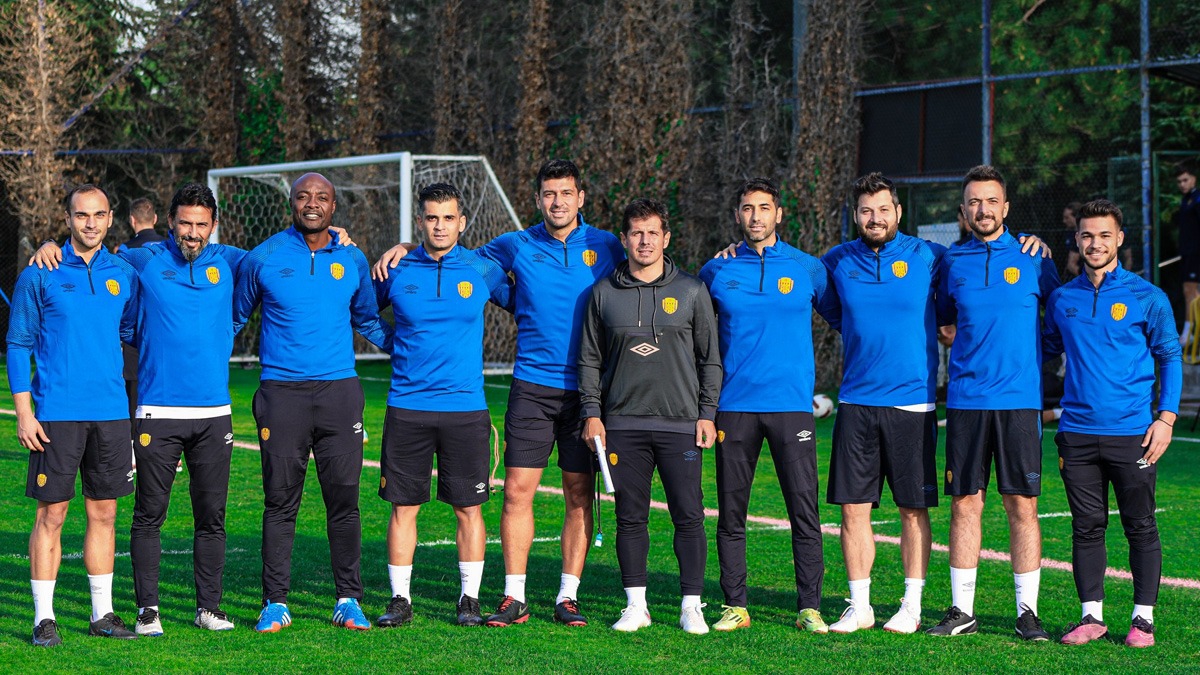 MKE Ankaragücü'nde Emre Belözoğlu'nun ekibi belli oldu