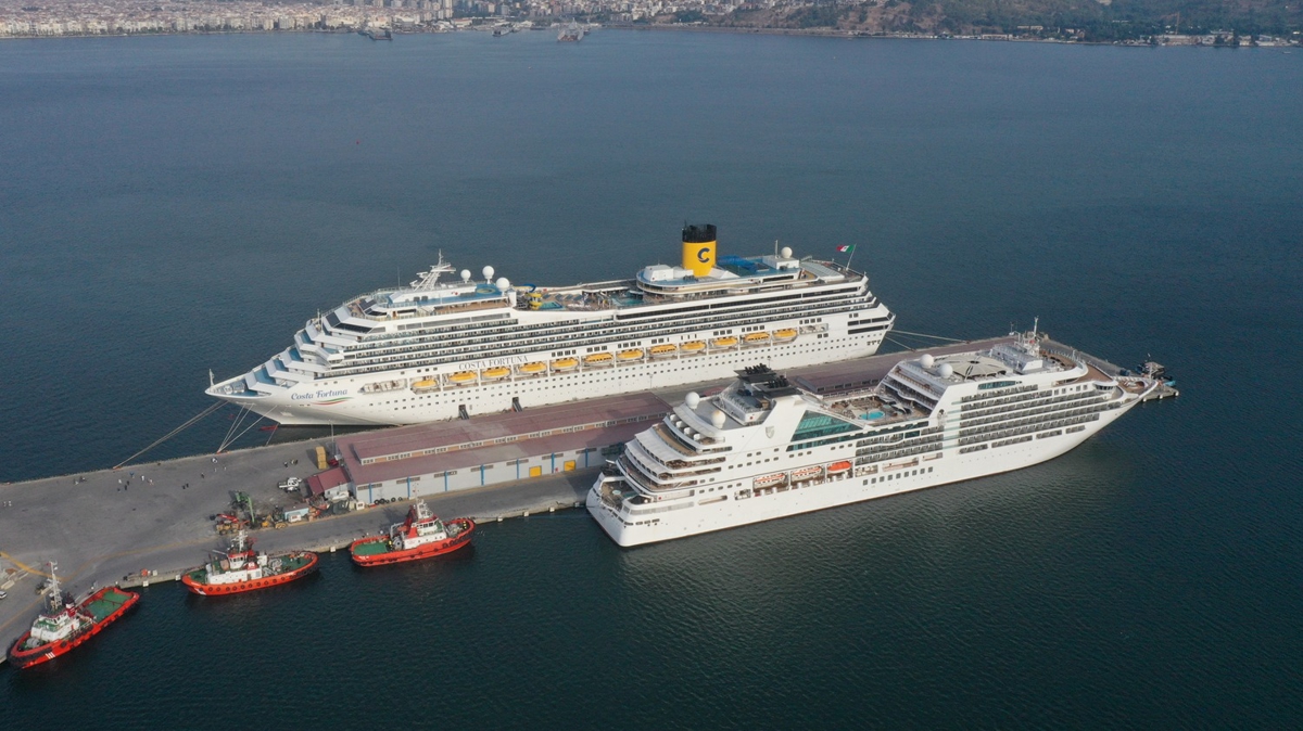 2 dev kruvaziyer Alsancak Limanı'na demirledi! İzmir binlerce turisti ağırladı