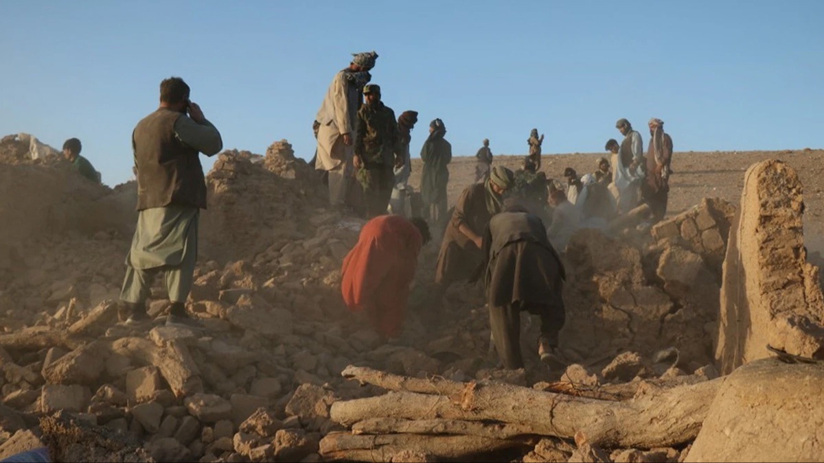 Acil yardım çağrısında bulundular... Afganistan'da yaşanan felakette can kaybı 2 bin 445'e çıktı